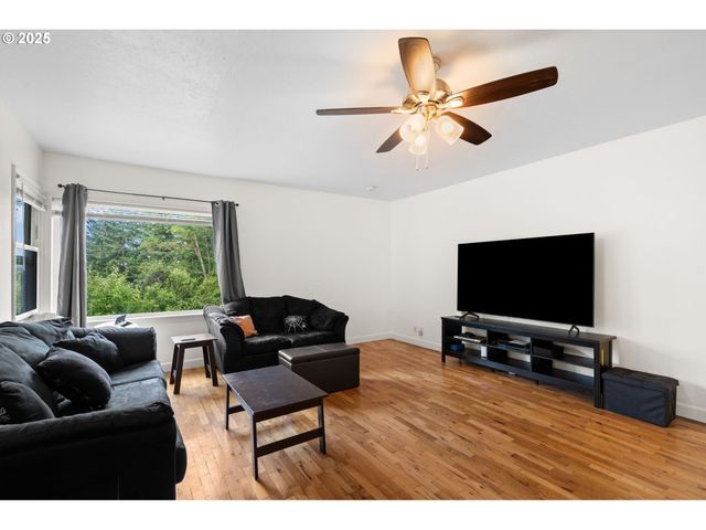 203 Williams Finney Rd, Kelso, WA 98626