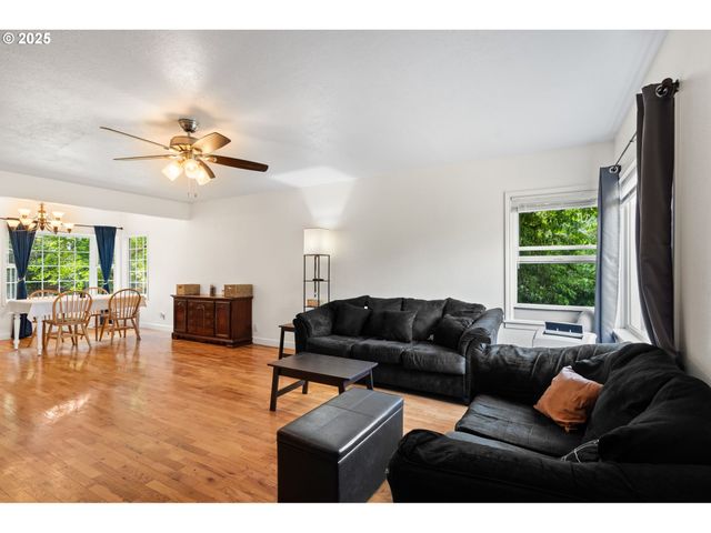 203 Williams Finney Rd, Kelso, WA 98626