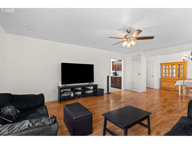 203 Williams Finney Rd, Kelso, WA 98626