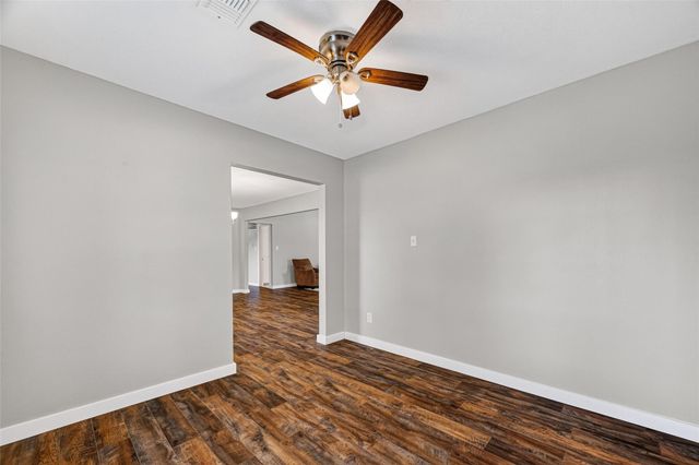 402 Christina Lane, Friendswood, TX 77546