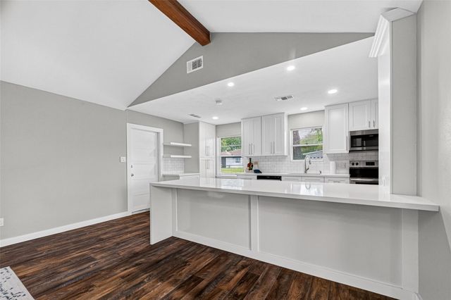402 Christina Lane, Friendswood, TX 77546