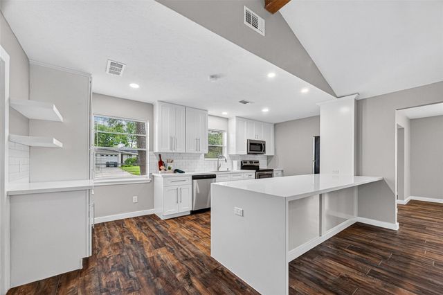 402 Christina Lane, Friendswood, TX 77546