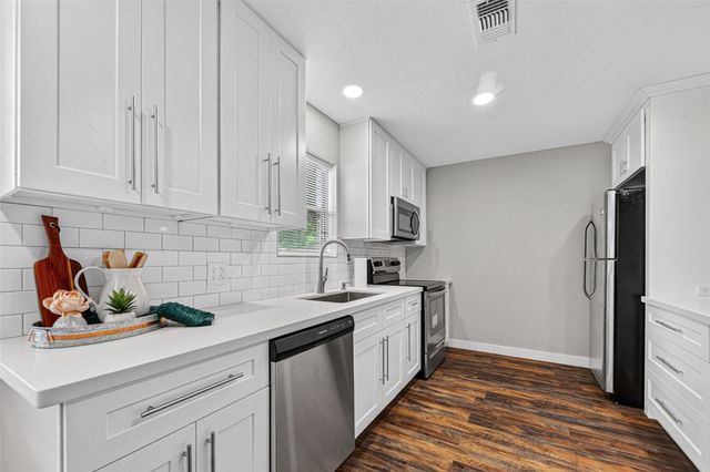 402 Christina Lane, Friendswood, TX 77546