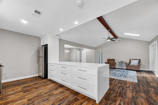 402 Christina Lane, Friendswood, TX 77546
