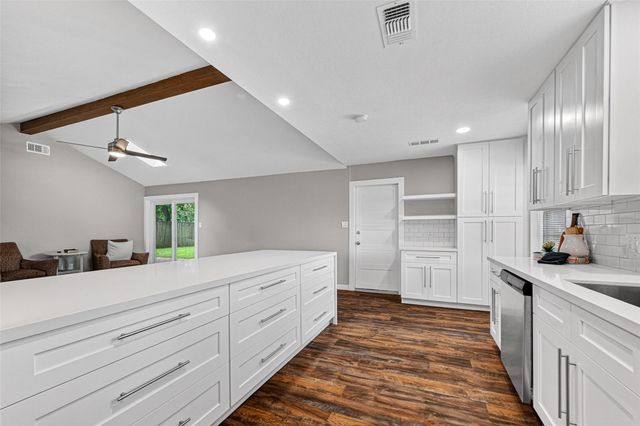402 Christina Lane, Friendswood, TX 77546