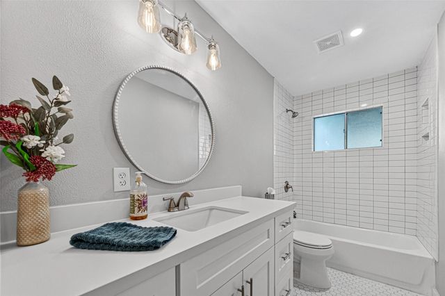 402 Christina Lane, Friendswood, TX 77546
