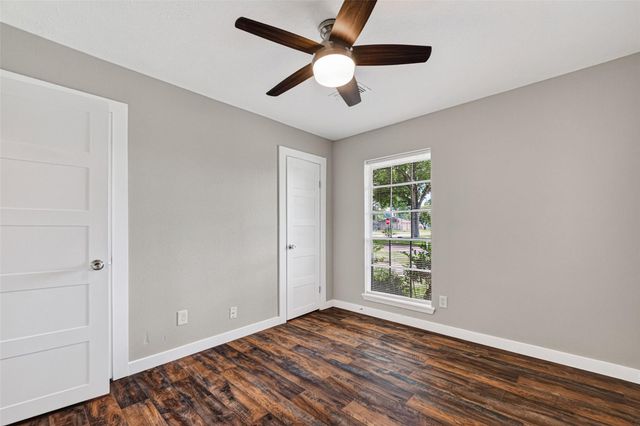 402 Christina Lane, Friendswood, TX 77546