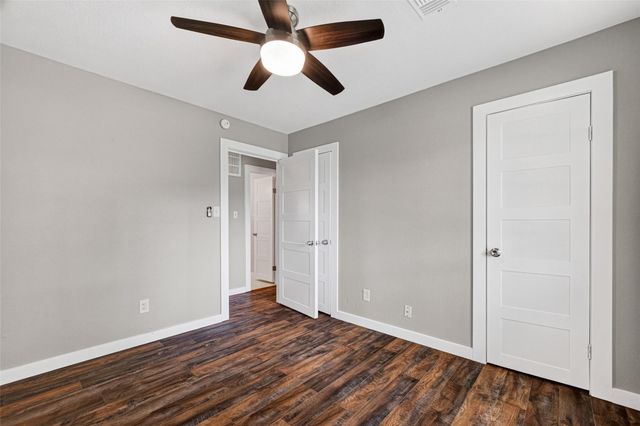 402 Christina Lane, Friendswood, TX 77546