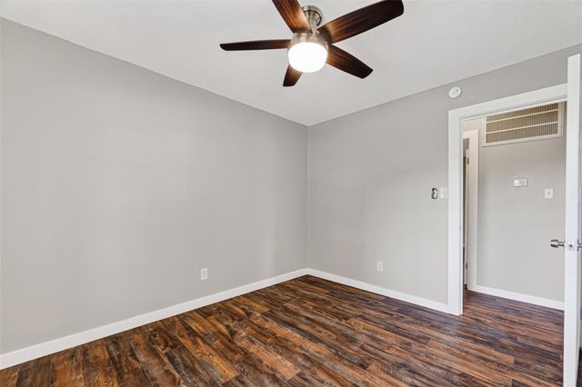 402 Christina Lane, Friendswood, TX 77546