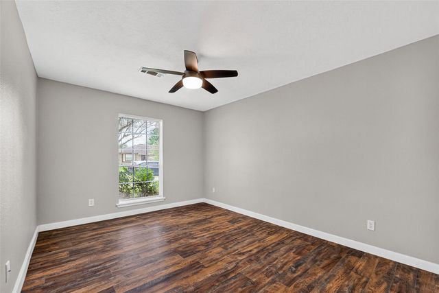 402 Christina Lane, Friendswood, TX 77546