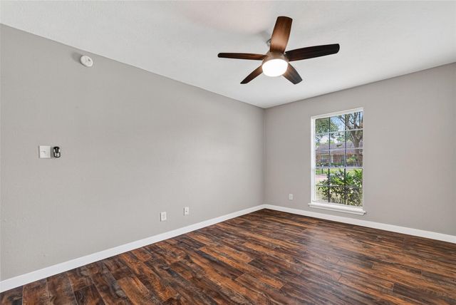 402 Christina Lane, Friendswood, TX 77546