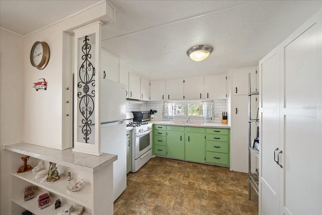 49 LEISURE WAY, Palmetto, FL 34221