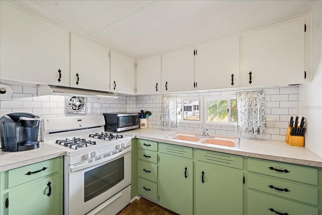 49 LEISURE WAY, Palmetto, FL 34221