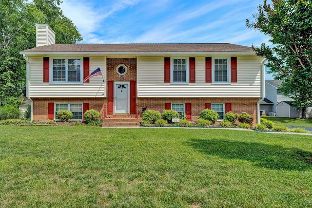 1040 Barrens Village CT, Roanoke, VA 24019