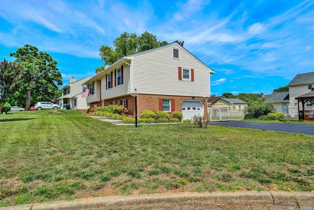 1040 Barrens Village CT, Roanoke, VA 24019