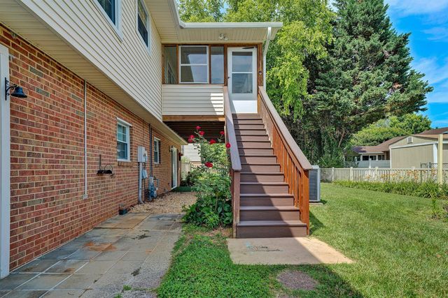 1040 Barrens Village CT, Roanoke, VA 24019