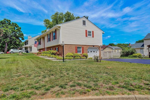 1040 Barrens Village CT, Roanoke, VA 24019