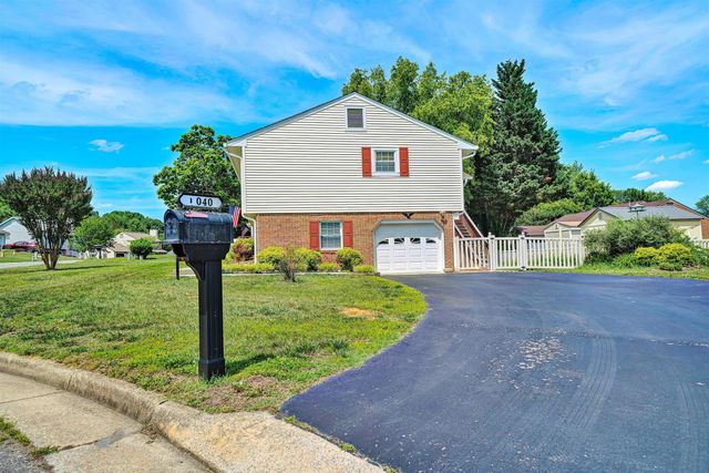 1040 Barrens Village CT, Roanoke, VA 24019