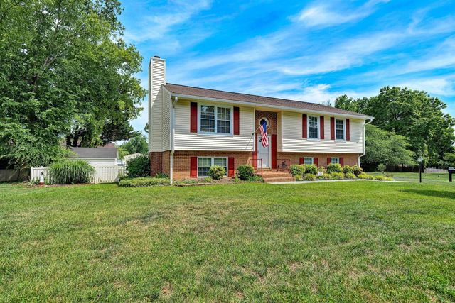 1040 Barrens Village CT, Roanoke, VA 24019