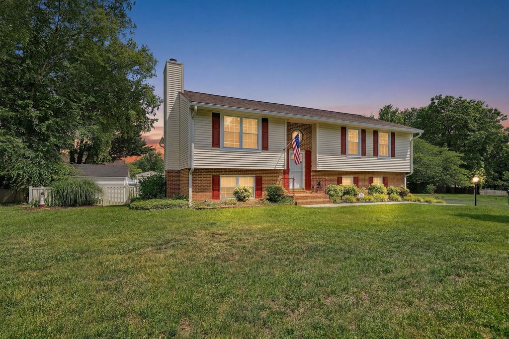 1040 Barrens Village CT, Roanoke, VA 24019