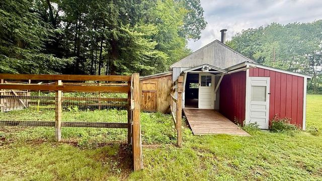 27 Ainsworth Road, Claremont, NH 03743
