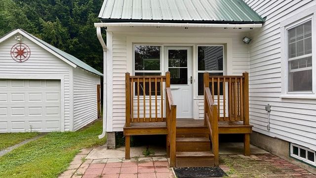 27 Ainsworth Road, Claremont, NH 03743
