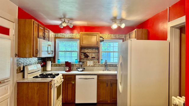 27 Ainsworth Road, Claremont, NH 03743