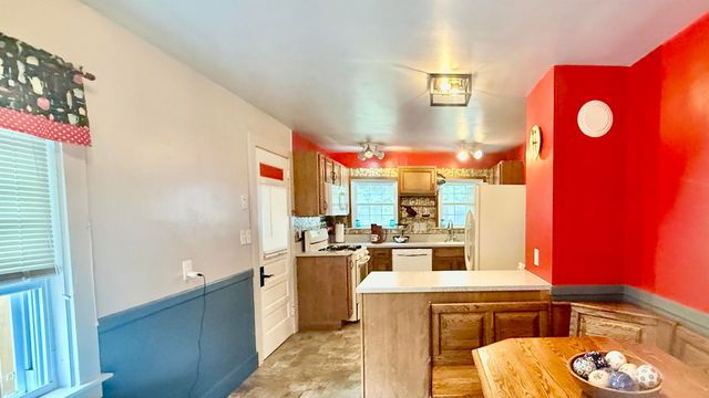 27 Ainsworth Road, Claremont, NH 03743