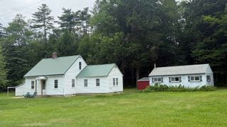 27 Ainsworth Road, Claremont, NH 03743