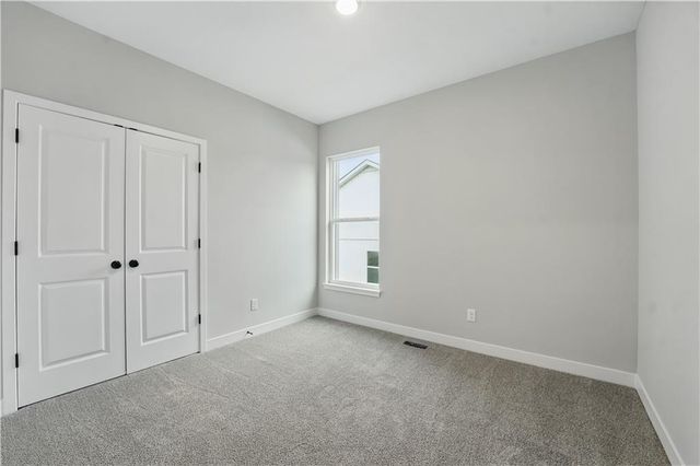 2433 NW Sunnyvale Court, Blue Springs, MO 64015