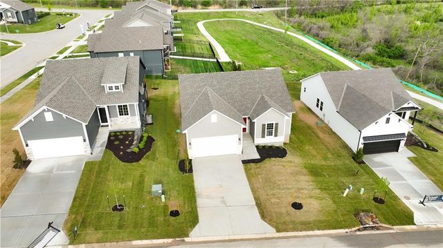 2433 NW Sunnyvale Court, Blue Springs, MO 64015