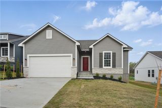 2433 NW Sunnyvale Court, Blue Springs, MO 64015