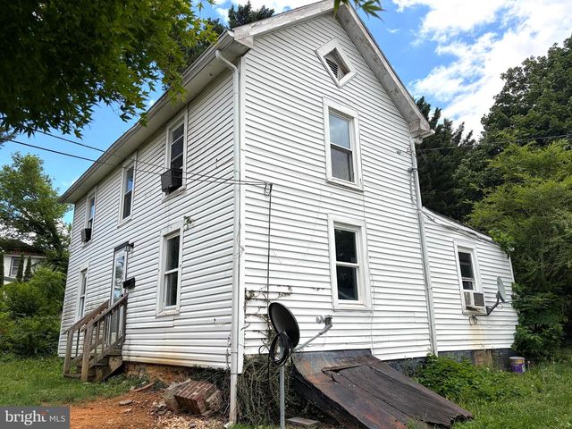 323 W ACADEMY ST, Charles Town, WV 25414