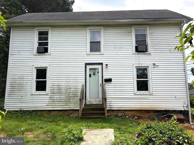 323 W ACADEMY ST, Charles Town, WV 25414