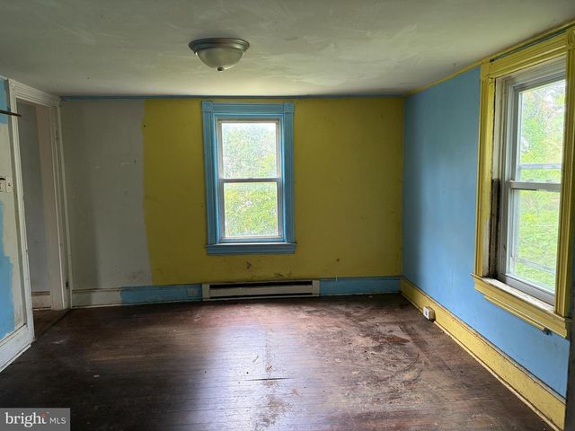 323 W ACADEMY ST, Charles Town, WV 25414