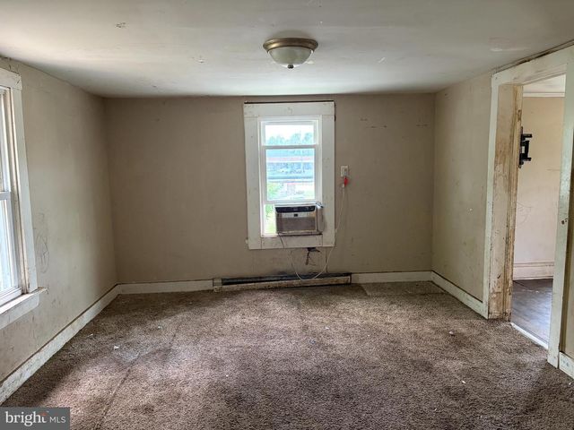 323 W ACADEMY ST, Charles Town, WV 25414