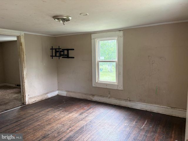 323 W ACADEMY ST, Charles Town, WV 25414