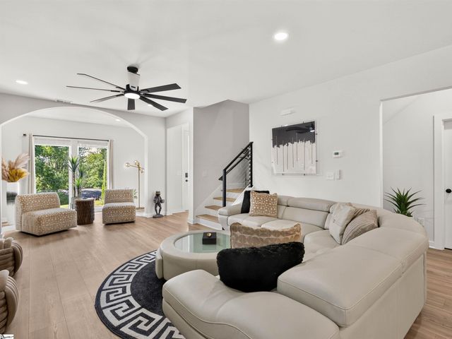 29 Harbor Drive, Greenville, SC 29611