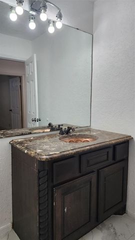 530 S 12th Street, Silsbee, TX 77656