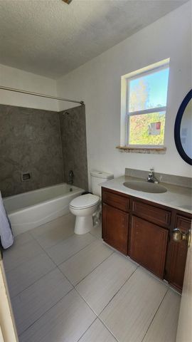 530 S 12th Street, Silsbee, TX 77656