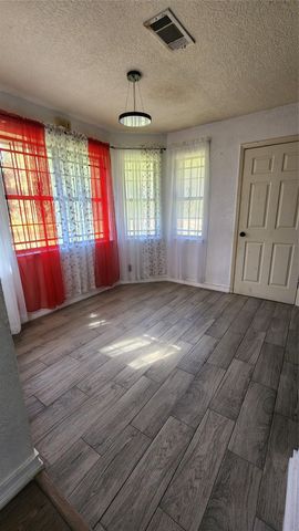 530 S 12th Street, Silsbee, TX 77656