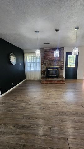 530 S 12th Street, Silsbee, TX 77656