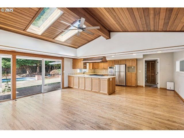 215 Sw TOWLE Ave, Gresham, OR 97080