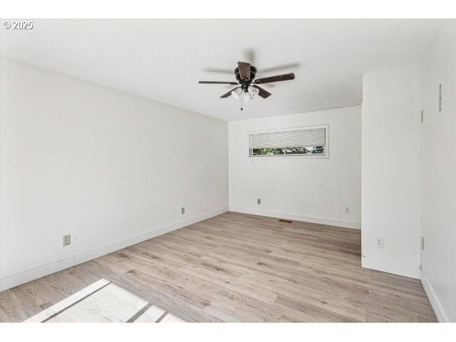 215 Sw TOWLE Ave, Gresham, OR 97080