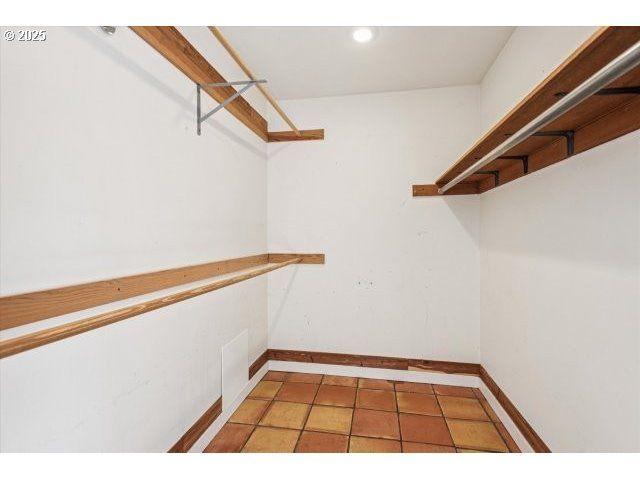 215 Sw TOWLE Ave, Gresham, OR 97080