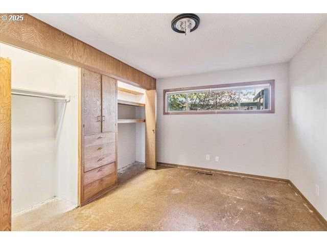 215 Sw TOWLE Ave, Gresham, OR 97080