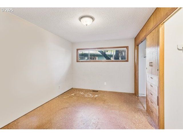 215 Sw TOWLE Ave, Gresham, OR 97080