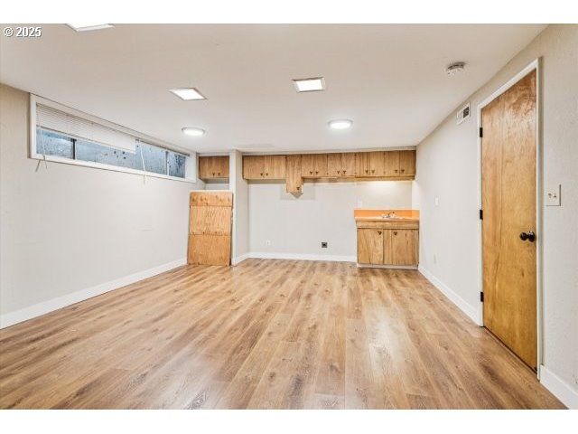 215 Sw TOWLE Ave, Gresham, OR 97080