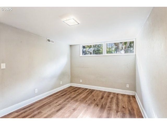 215 Sw TOWLE Ave, Gresham, OR 97080