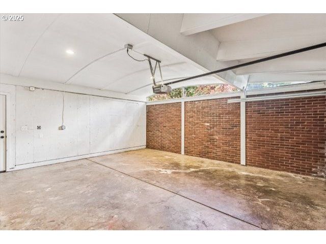 215 Sw TOWLE Ave, Gresham, OR 97080